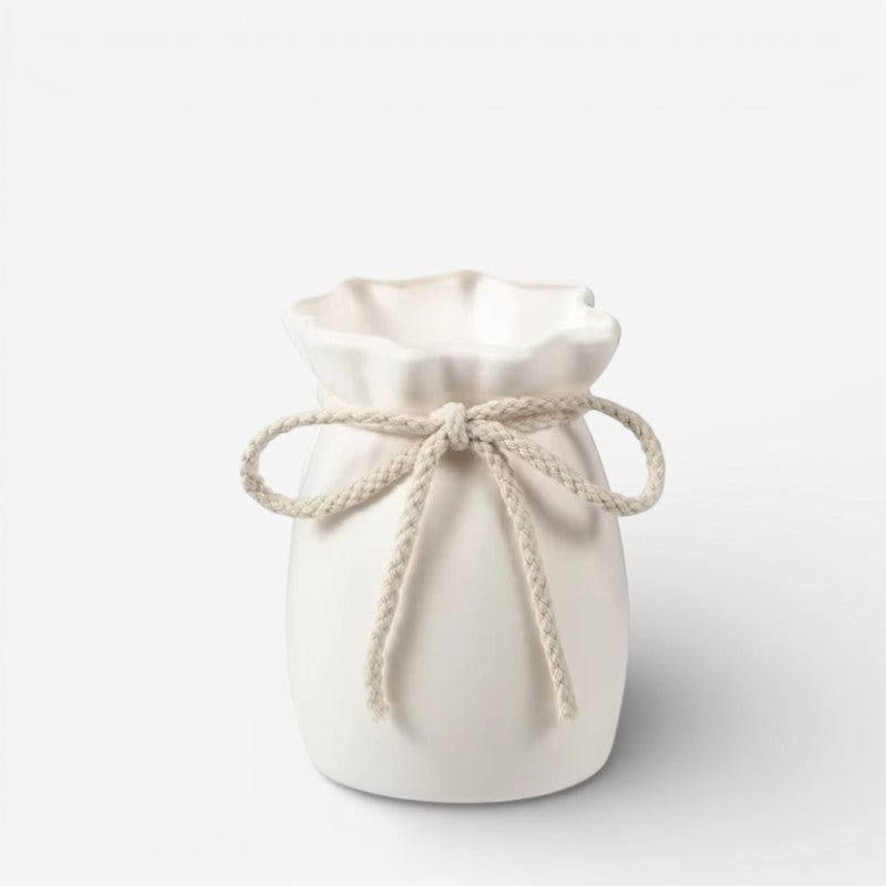 KnotBloom – Dekorativ Blomstervase med Sløjfe Design